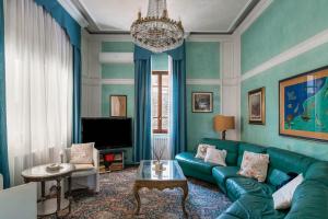 TV a/nebo společenská místnost v ubytování Hotel Sonia