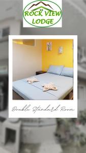 Ένα ή περισσότερα κρεβάτια σε δωμάτιο στο ROCK VIEW-LODGE