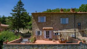 - Vistas al exterior de una casa de piedra con patio en Casanova di Bricciano, en Gaiole in Chianti