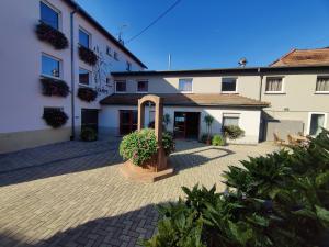 a building with a courtyard with potted plants at La Clef des Champs - Proche Colmar in Biesheim