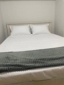 Voodi või voodid majutusasutuse Olympic Hostel toas