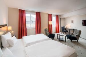 Ένα ή περισσότερα κρεβάτια σε δωμάτιο στο Steigenberger Hotel Bielefelder Hof +33 φωτογραφίες