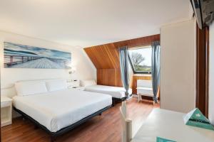 Posteľ alebo postele v izbe v ubytovaní Hotel Alda Santa Cristina + 37 fotografií