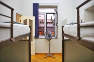 Voodi või voodid majutusasutuse Olympic Hostel toas