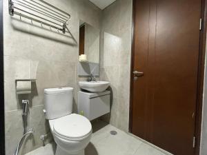 a bathroom with a toilet and a sink at Apartement 2 Bedroom And 1 Living Room A22701 Pollux Habibi Batam Centre in Batam Center