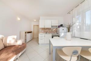Apartments Rea的厨房或小厨房