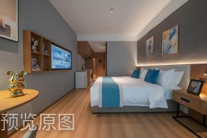 Postel nebo postele na pokoji v ubytování Poltton Foshan Sanshui Century Hotel