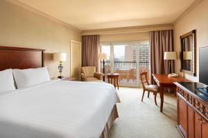 Ein Bett oder Betten in einem Zimmer der Unterkunft Cairo Marriott Hotel & Omar Khayyam Casino