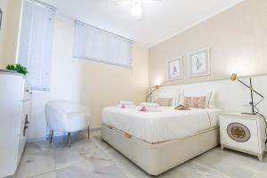 A bed or beds in a room at Apartment in beachfront complex in El Duque area, Costa Adeje Még 28 kép