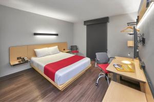 Postel nebo postele na pokoji v ubytování City Express by Marriott Comitán