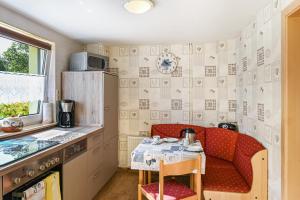 ครัวหรือมุมครัวของ Ferienwohnung Familie Perlik