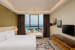 Postel nebo postele na pokoji v ubytování Element by Westin Hotel Dar es Salaam