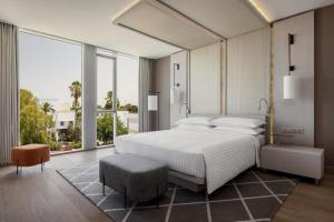 Ένα ή περισσότερα κρεβάτια σε δωμάτιο στο Rabat Marriott Hotel