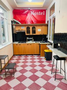 Kuchyň nebo kuchyňský kout v ubytování Olympic Hostel
