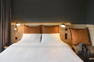 Letto o letti in una camera di Moxy Dresden Neustadt