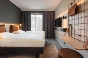 Letto o letti in una camera di Moxy Dresden Neustadt