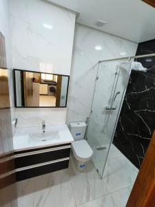 Ένα μπάνιο στο Luxury Apartment with Panoramic View