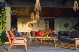 a patio with couches and chairs and a table at Pipa Villa ByBeck - Praia do Amor - Casa inteira in Pipa