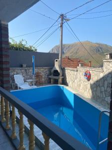 La alberca dentro o cerca de Stone House Mostar