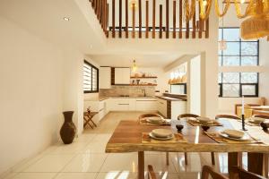 Ένα ή περισσότερα κρεβάτια σε δωμάτιο στο Raffia Home Antananarivo