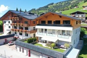 ヴァークラインにあるAppartement Schattauerの都市の建物の航空写真