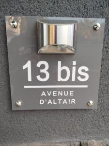 Certifikát, hodnocení, plakát nebo jiný dokument vystavený v ubytování Moon location