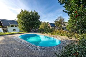 Πισίνα στο ή κοντά στο NEU Ferienhaus Paditz mit Pool