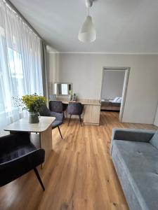 a living room with a couch and a table at Dom Gościnny Stokrotka in Pustkowo