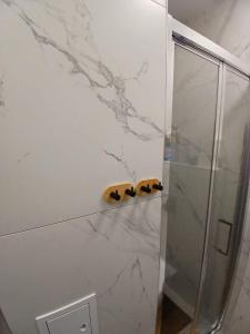 Koupelna v ubytování Apartament Euro Bytom