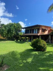 a large house with a yard with a grass field at Casa dos Coqueiros Pipa-Sibauma in Sibauma