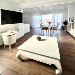 Μια τηλεόραση ή/και κέντρο ψυχαγωγίας στο Villa María +34 φωτογραφίες