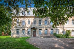 a large brick building with a door in front of it at Riverside 1 BD Central Apartment by Hostlovers in Kaunas