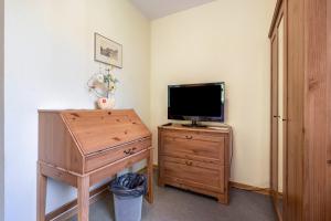 TV a/nebo společenská místnost v ubytování Gästezimmer - Meißen
