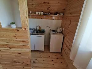 Kuchyň nebo kuchyňský kout v ubytování Village Cottage + 23 fotografií