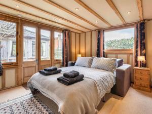 Ένα ή περισσότερα κρεβάτια σε δωμάτιο στο 2 Bed in Goudhurst 56347