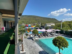 Bazén v ubytování IVORY resort and spa nebo v jeho okolí