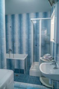 Kúpeľňa v ubytovaní Apartments Doris i Iris