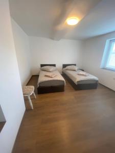 Postel nebo postele na pokoji v ubytování Gästehaus EMELI