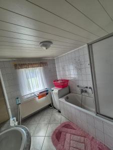 Koupelna v ubytování Ferienhaus Pali - idyllische Atmosphäre + 5 fotografií