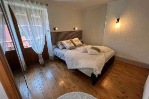 Posteľ alebo postele v izbe v ubytovaní La Dorbluche duplex apartment 10-11 person