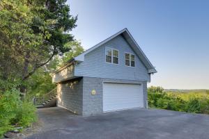 una casa azul con garaje en una entrada en Near Douglas Lake Mountain Jewel Haven with Views, en Sevierville
