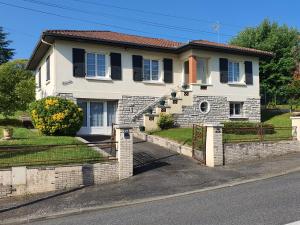 a house with a fence in front of it at Appartements - Chez Alice in Salies-de-Béarn
