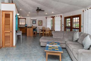 Posezení v ubytování White Sands Cove C02-Ocean View 2 BR by Stay Floreo