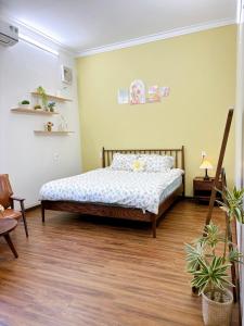 Ein Bett oder Betten in einem Zimmer der Unterkunft Mô Tê Homestay 2 gần Chợ Đông Ba, Cung Đình Hoàng Thành Huế