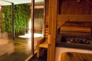 Baðherbergi á Felbermayer Hotel & AlpineSpa-Montafon