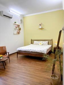 Ein Bett oder Betten in einem Zimmer der Unterkunft Mô Tê Homestay 2 gần Chợ Đông Ba, Cung Đình Hoàng Thành Huế
