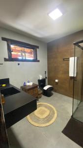 a room with a bathroom with a table and a window at Aloe Hotel Boutique in Prado