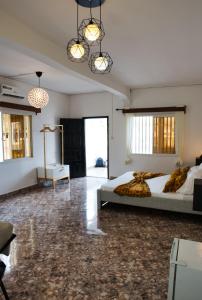 A seating area at Suite meublée Anzah