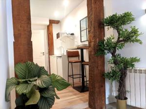 O bucătărie sau chicinetă la ººMY CityCentre SOL WiFi AC SmartTVºº