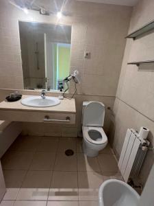 A bathroom at Alcobendas Cómodo y luminoso Un dormitorio